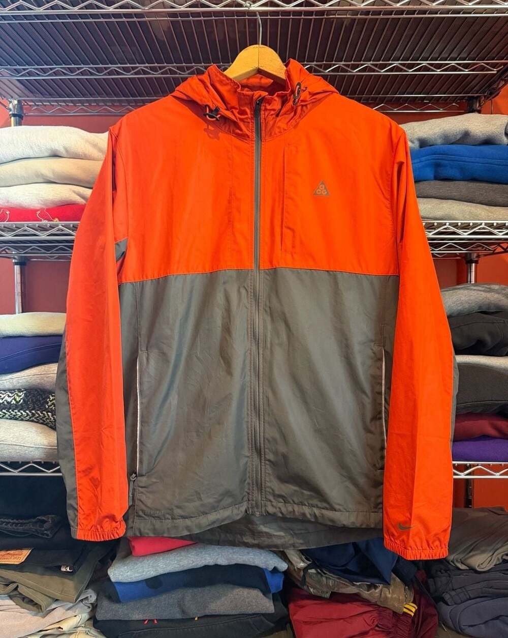 Nike ACG Storm-FIT Orange & Gray Hooded Windbreaker Jacket Medium